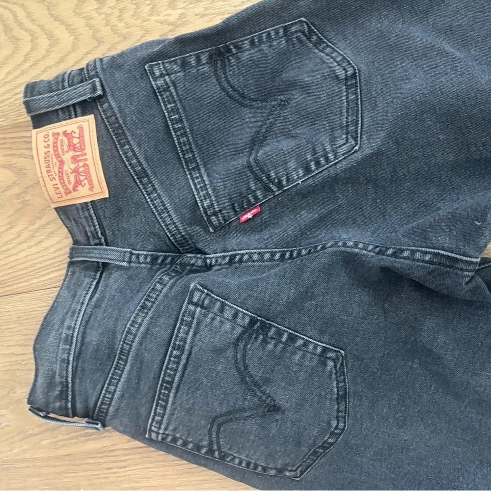 Levis Ribcage Jeans - Picture 3 of 3